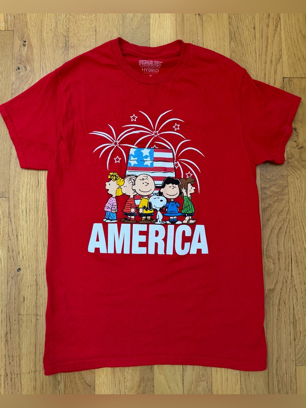 Peanuts Snoopy Charlie Brown America Patriotic Red Graphic Tee Adult Small